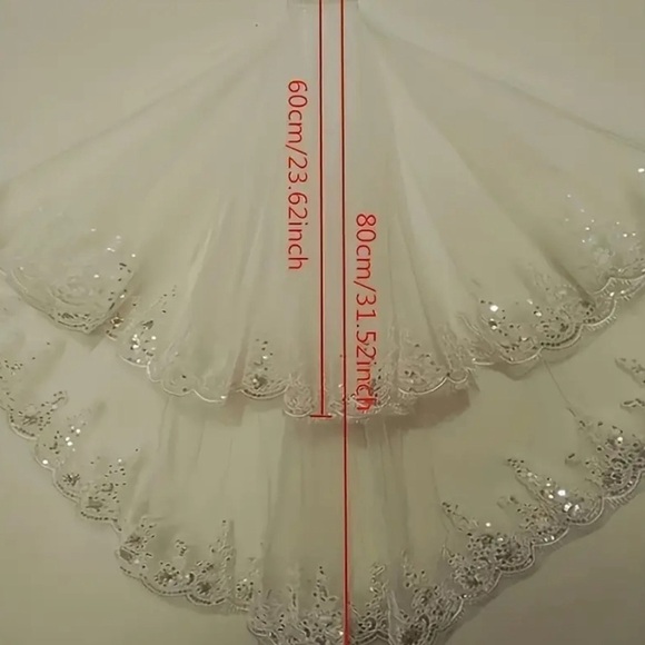 Enchanting Lace-Trimmed Bridal Veil with Sequins 🔥🔥✨✨💖💖 NWT - Picture 5 of 6
